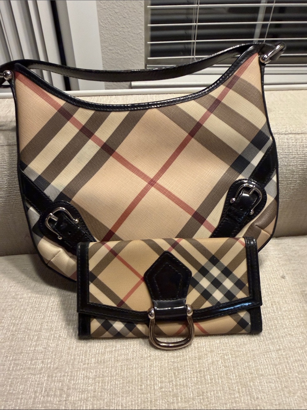 Burberry Beige Check Wallet with Black Trim and Metal D-Ring - Picture 5 of 6